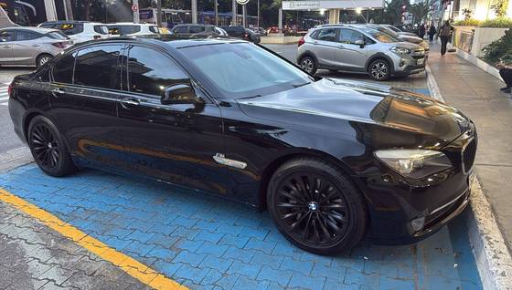BMW 750i 4.4 SEDAN V8 32V GASOLINA 4P AUTOMÁTICO